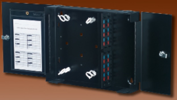 Siemon SWIC3G-AA-01-SALE Шкаф настенный оптический (24-96 волокон) с доп. секцией, замкомдля 4 адаптерных пластин Quick-Pack (RIC-F-(XXX)-01) (РАСПРОДАЖА)